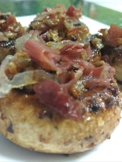 Una foto de Champiñones a la plancha con jamón