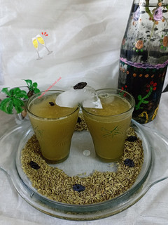 વરીયાળી કાળી દ્રાક્ષ નું શરબત (Variyali Black Grpaes Sharbat Recipe In Gujarati) રેસીપી મુખ્ય ફોટો