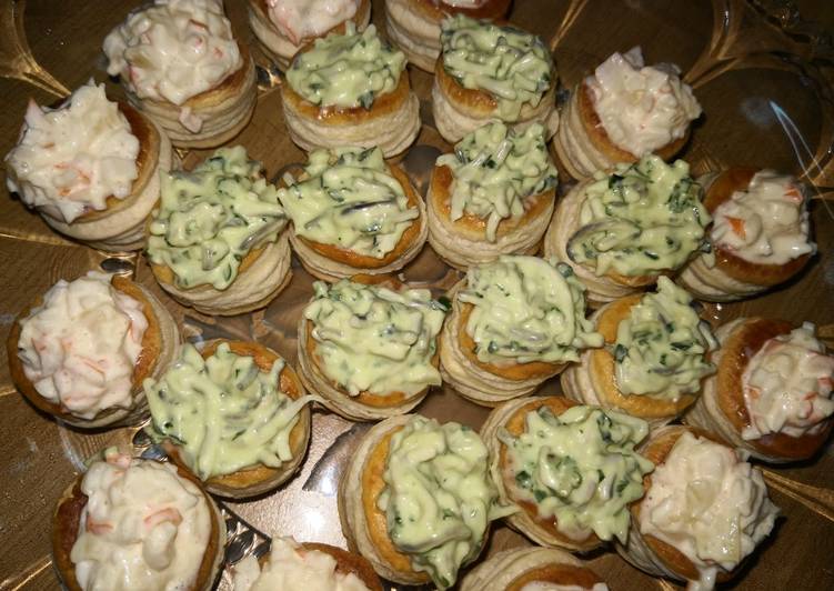 Volovanes de Anguriñas al ajillo y de surimi con piña