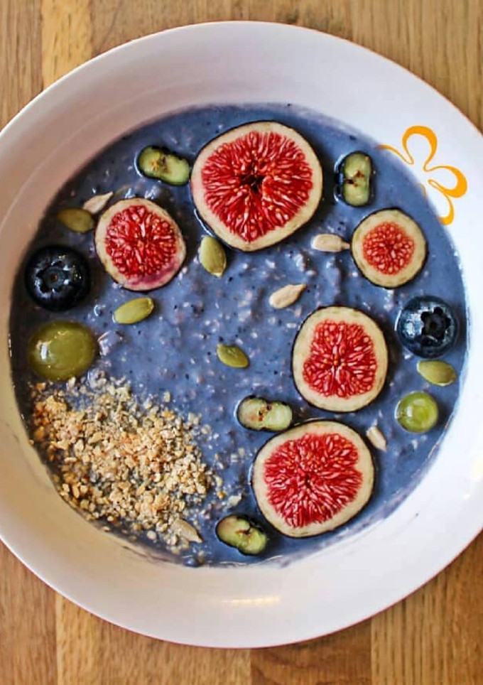 Una foto de Avena con arándanos, desayuno saludable