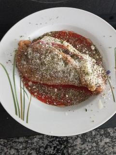 Una foto de Pechugas de pollo al pesto rellenas de jamón y queso