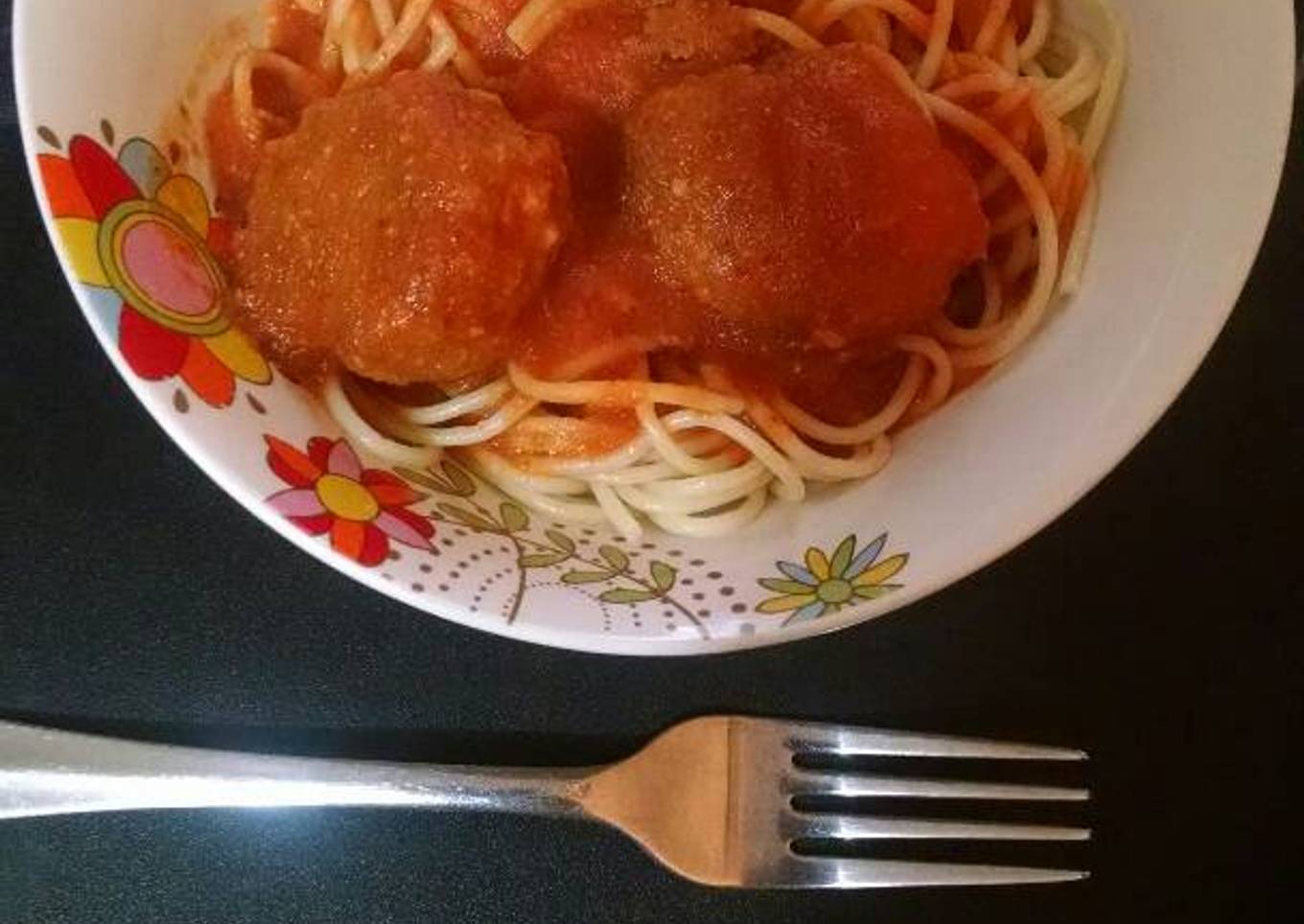 Albóndigas con spaghetti en salsa de chipotle