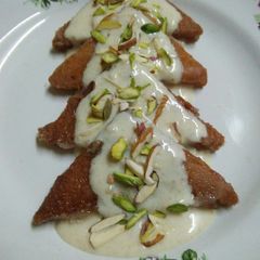 A picture of Shahi tukda.