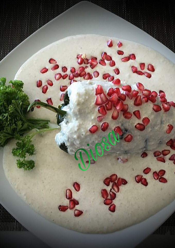 Una foto de Chiles en Nogada