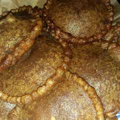 A picture of Kue cucur.