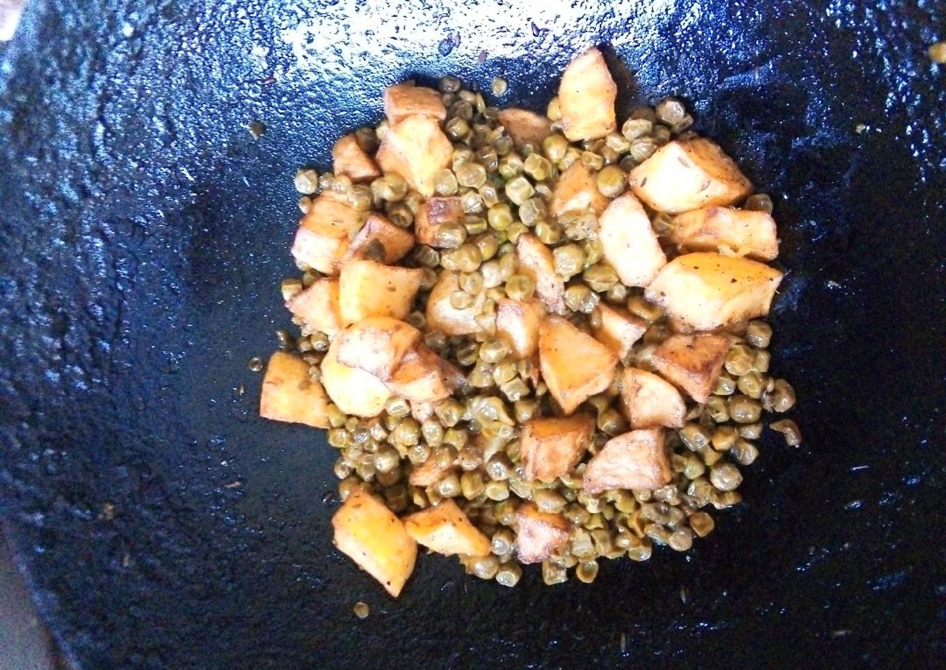 Fry Aloo Matar