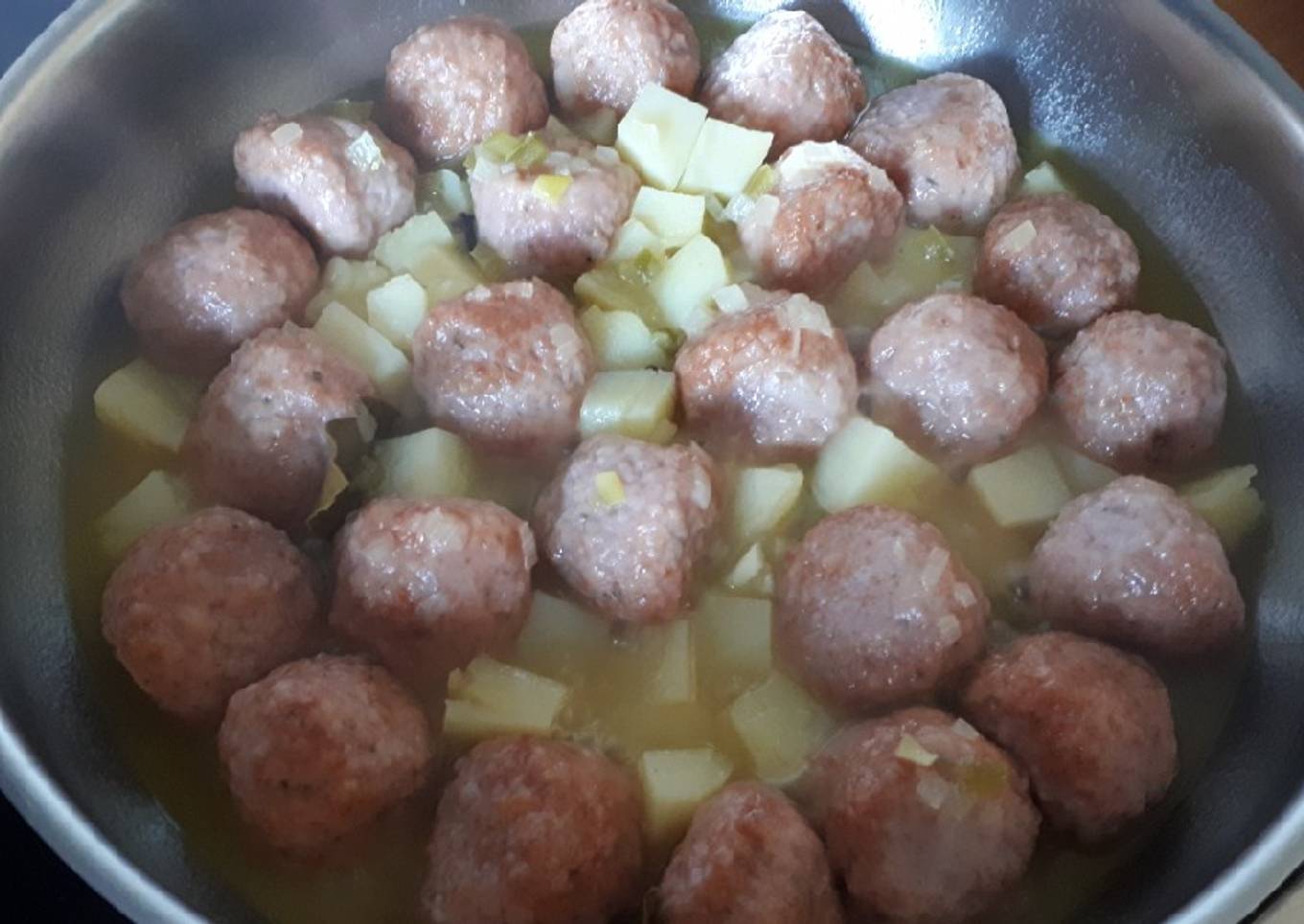 57. Albóndigas en salsa