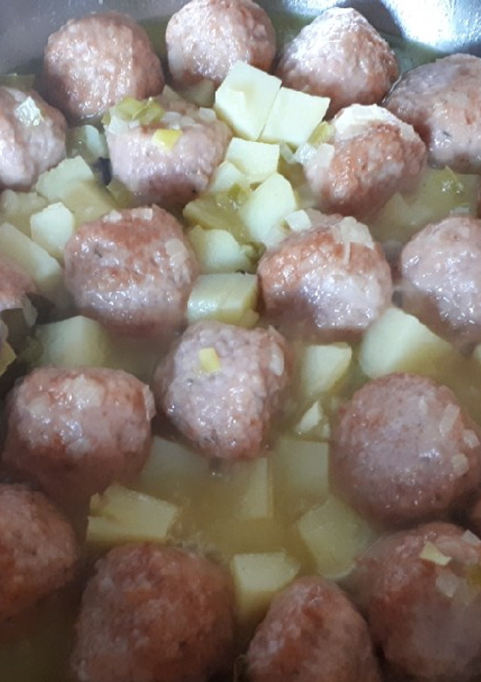 Una foto de 57. Albóndigas con patatas