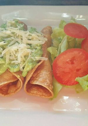 Una foto de Flautas de pollo
