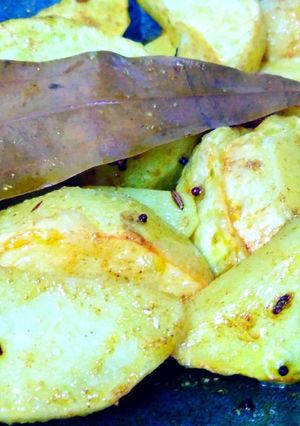 A picture of Jeera aloo dry sabzi without tomato.