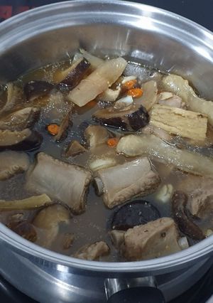 รูปของ ซี่โครงหมูตุ๋นยาจีนเห็ดหอม