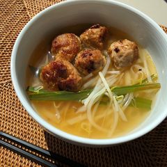 A picture of Meat dumpling pho with great aroma of lemongrass.