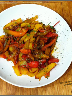 Una foto de Pimientos (morrones) a la planchetta