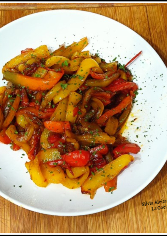 Una foto de Pimientos (morrones) a la planchetta