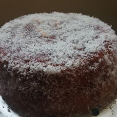 A picture of Honey cake.