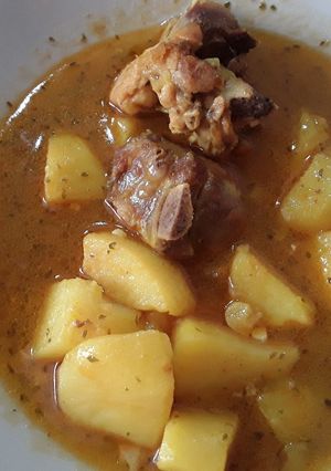 Una foto de Patatas con caldo