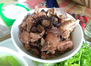 Hình của món Gà sốt nấm cam.