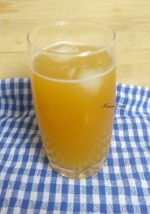 A picture of Kachche aam ka sharbat (aam panna).