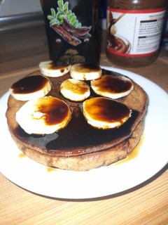 Una foto de Pancakes de Manzana y avena con sirope de Algarrobo