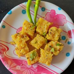 A picture of Khaman dhokla.