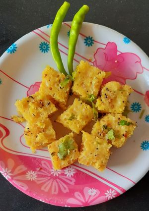 A picture of Khaman dhokla.