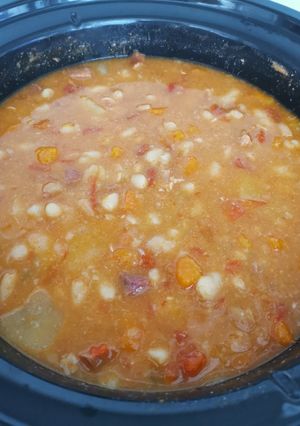 A picture of White Beans in the Crockpot.