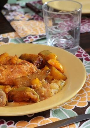 Una foto de Pechugas de pollo al horno con puerro, manzanas asadas y sésamo
