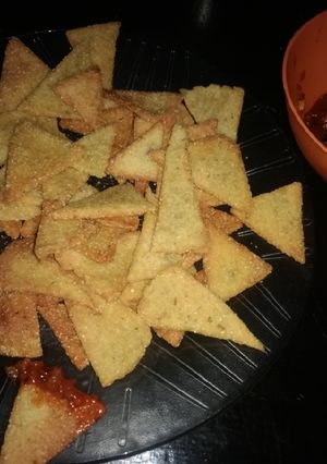 Una foto de Nachos con salsa caseros