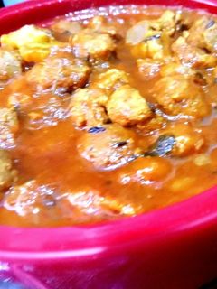 आलू सोयाबीन करी(aloo soyabeen curry recipe in hindi) रेसिपी मुख्य फोटो