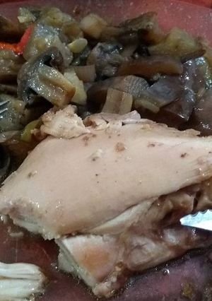 Una foto de Pollo a un spiedo encubierto con guarnición - Gluten Free
