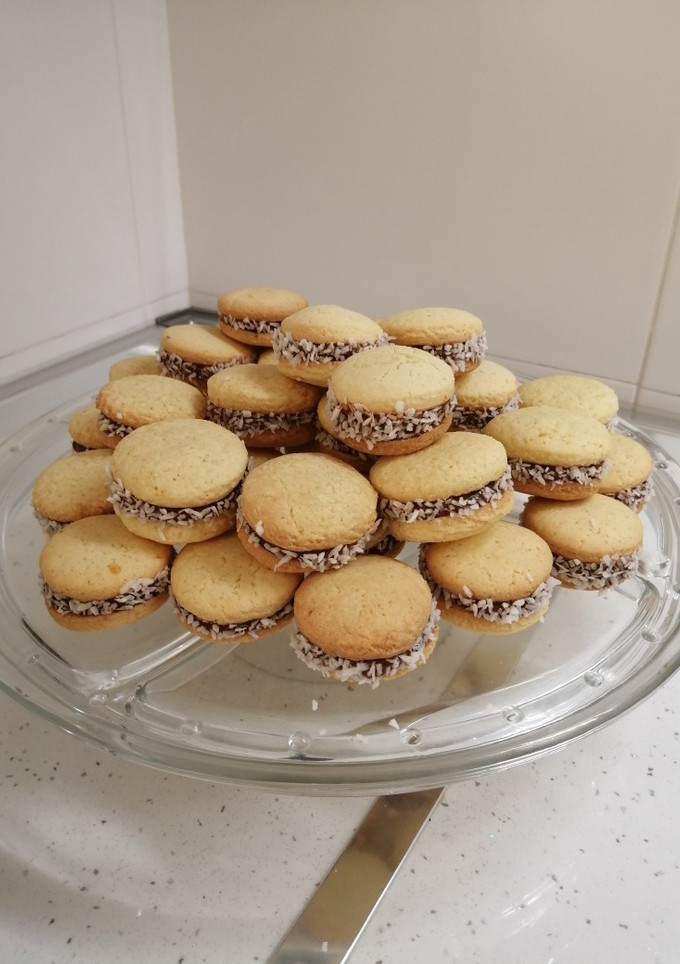 Una foto de Alfajores de maicena y dulce de leche