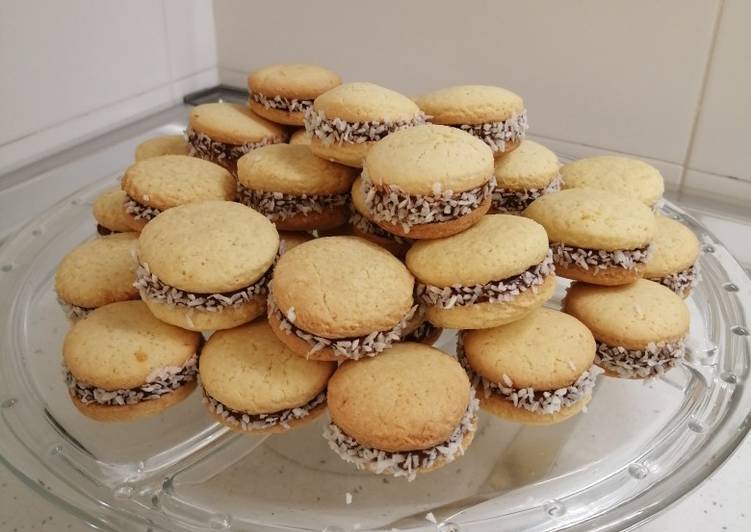 Alfajores de maicena y dulce de leche
