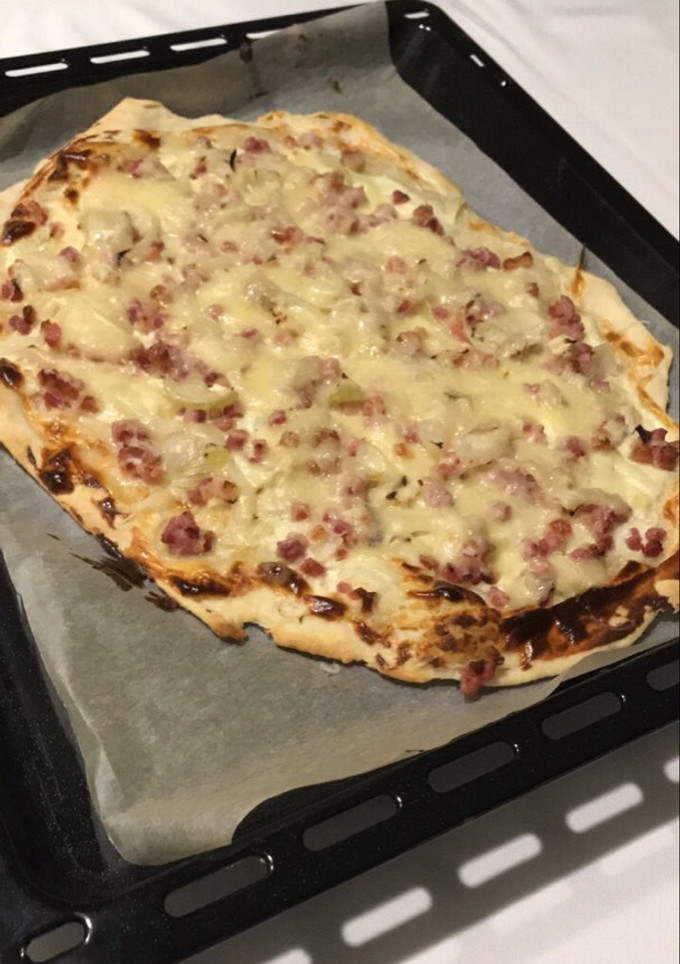 Isteni finom lapos kenyérlángos leveles tésztából recept fotója