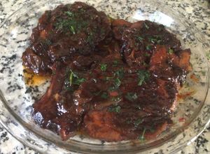 Una foto de Chuletas de cerdo ahumadas a la cola (refresco)