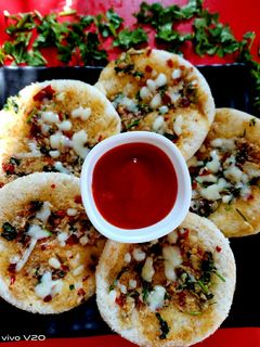 गार्लिक ब्रेड विद चीज़(Garlic bread with cheese recipe in Hindi) रेसिपी मुख्य फोटो