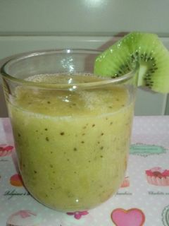 Una foto de Batido de kiwi, pera y naranja