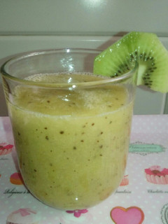 Una foto de Batido de kiwi, pera y naranja
