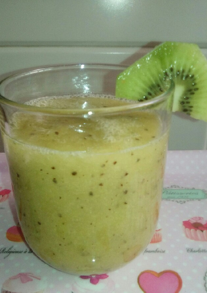 Una foto de Batido de kiwi, pera y naranja
