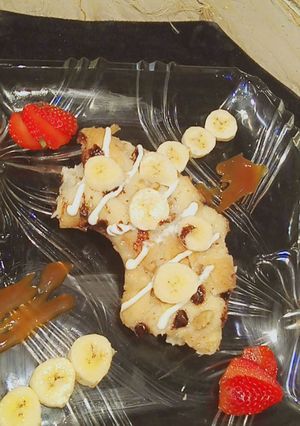 A picture of CREAMY banana bread pudding 🍮.