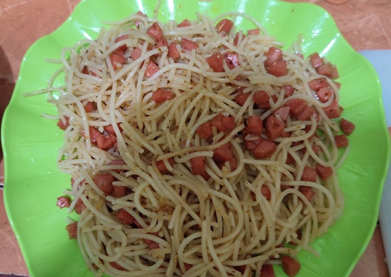 Cara Gampang Menyiapkan Spaghetti olio aglio ekonomis, Bisa Manjain
Lidah