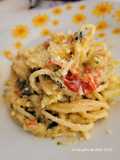 Macarrão cremoso com pasta de alho e tomate cereja