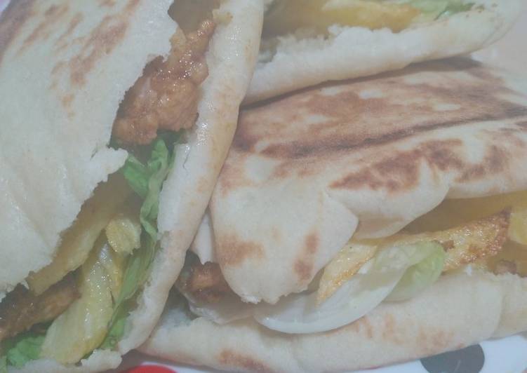بطبوط شوارما بنة ولا اروع 😋😋