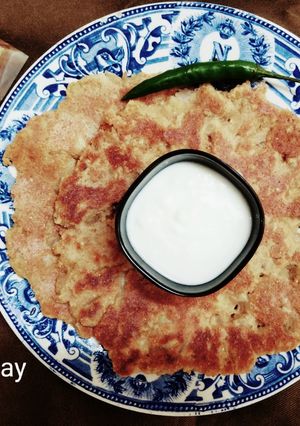 उपवासाचे खमंग थालीपीठ (Upvasache thalipeeth recipe in marathi) रेसिपी चे मुख्य फोटो 