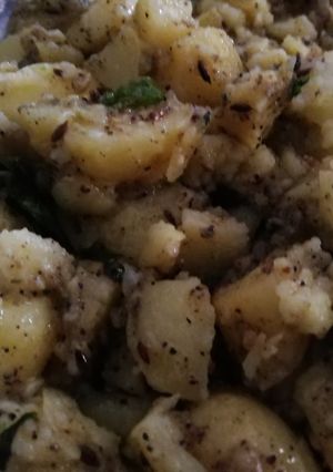 બટેટા ની સૂકી ભાજી(bataka suki bhaji recipe in Gujarati) રેસીપી મુખ્ય ફોટો