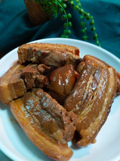富貴圓滿洋蔥紅燒肉 的食譜成品照片