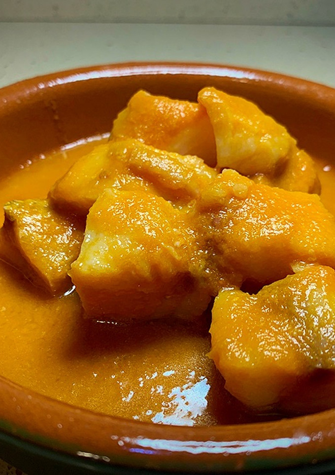Una foto de Corvina con tomate