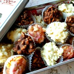 A picture of Simple puffed rice sweets.
