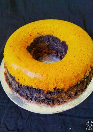 A picture of Eggless Pineapple choco cake.