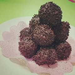 รูปของ Choclate Balls / Bola" Coklat 🍫