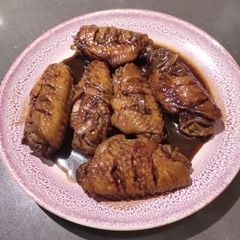 A picture of Soy Sauce Wings.